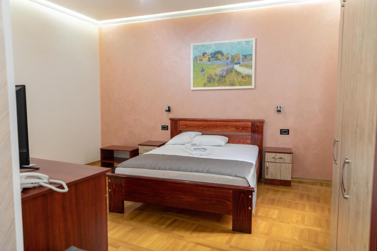 Hotel Kutko Pančevo Eksteriør billede