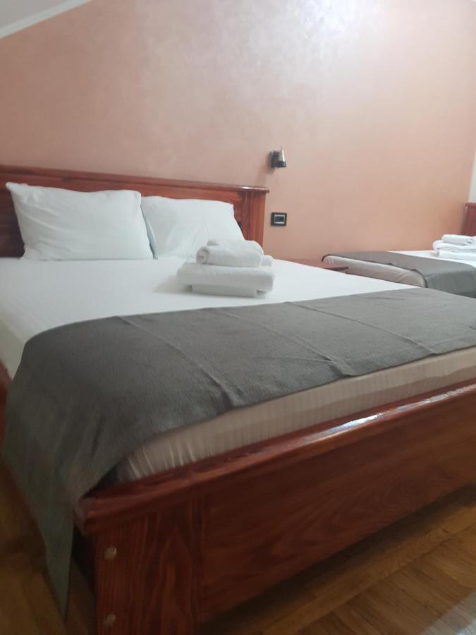 Hotel Kutko Pančevo Eksteriør billede