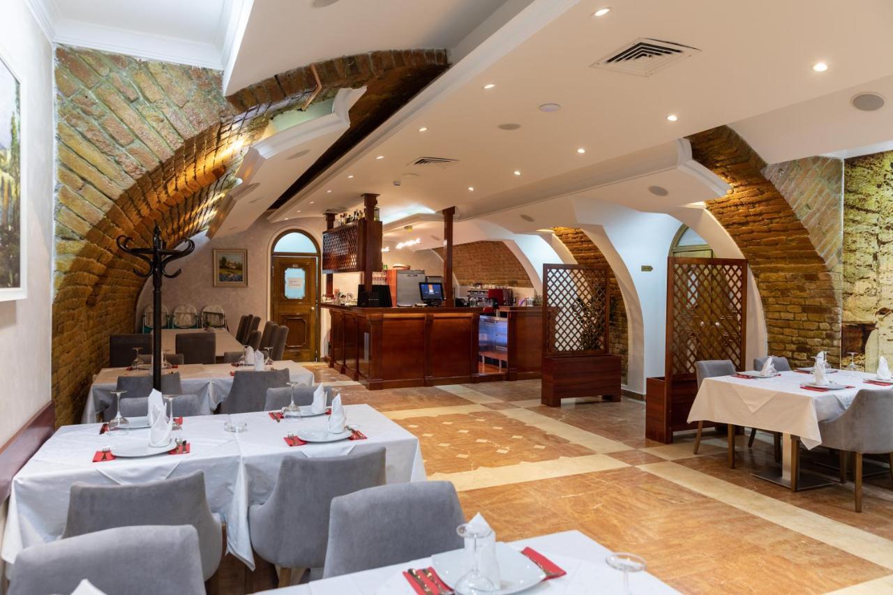 Hotel Kutko Pančevo Eksteriør billede
